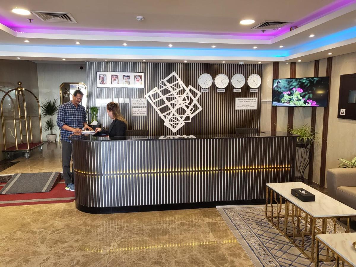 Sirius Tower Aparthotel Манама Екстериор снимка