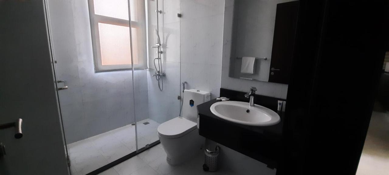 Sirius Tower Aparthotel Манама Екстериор снимка