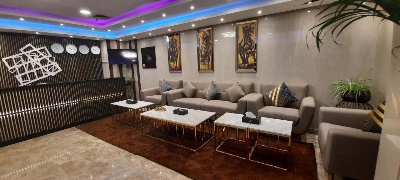 Sirius Tower Aparthotel Манама Екстериор снимка