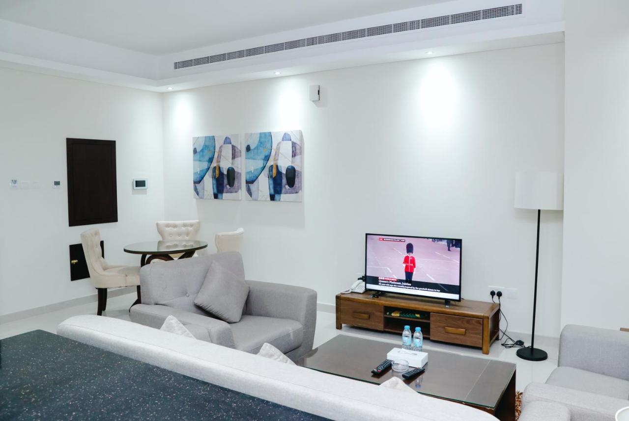 Sirius Tower Aparthotel Манама Екстериор снимка