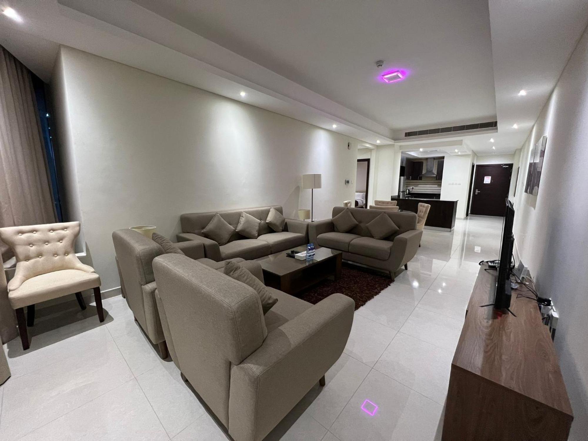 Sirius Tower Aparthotel Манама Екстериор снимка