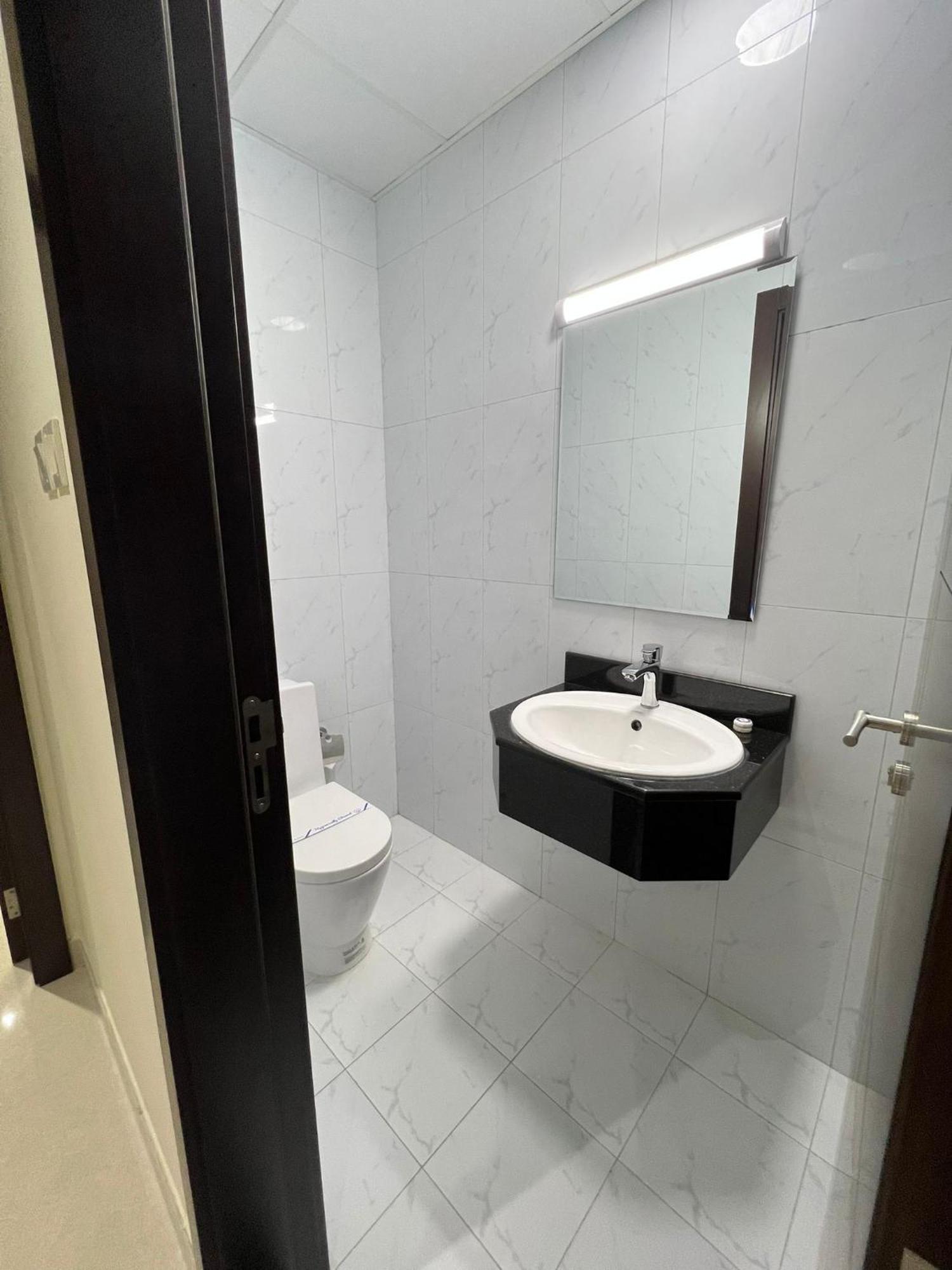 Sirius Tower Aparthotel Манама Екстериор снимка