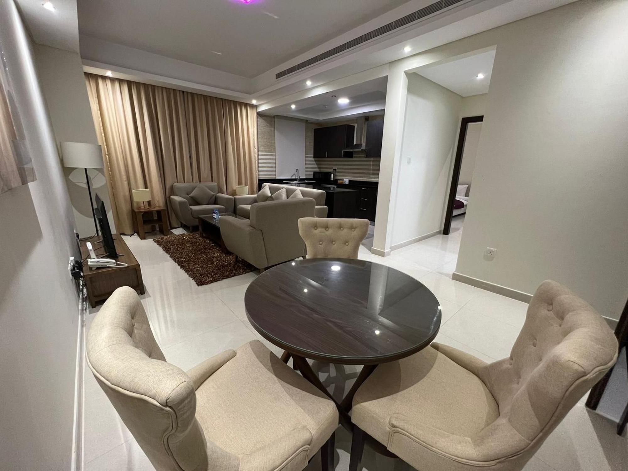 Sirius Tower Aparthotel Манама Екстериор снимка