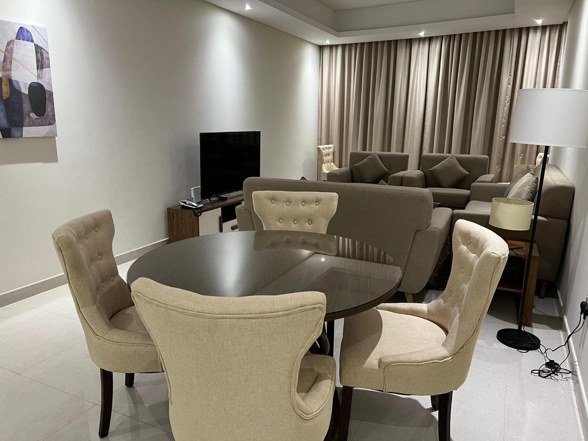 Sirius Tower Aparthotel Манама Екстериор снимка