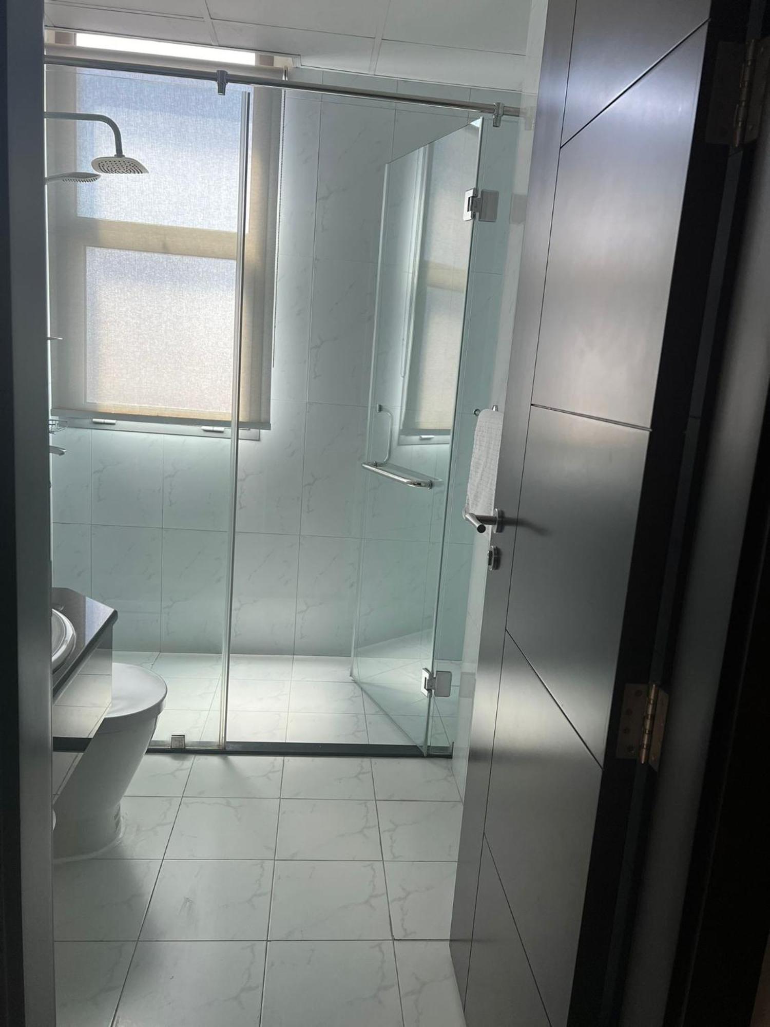 Sirius Tower Aparthotel Манама Екстериор снимка