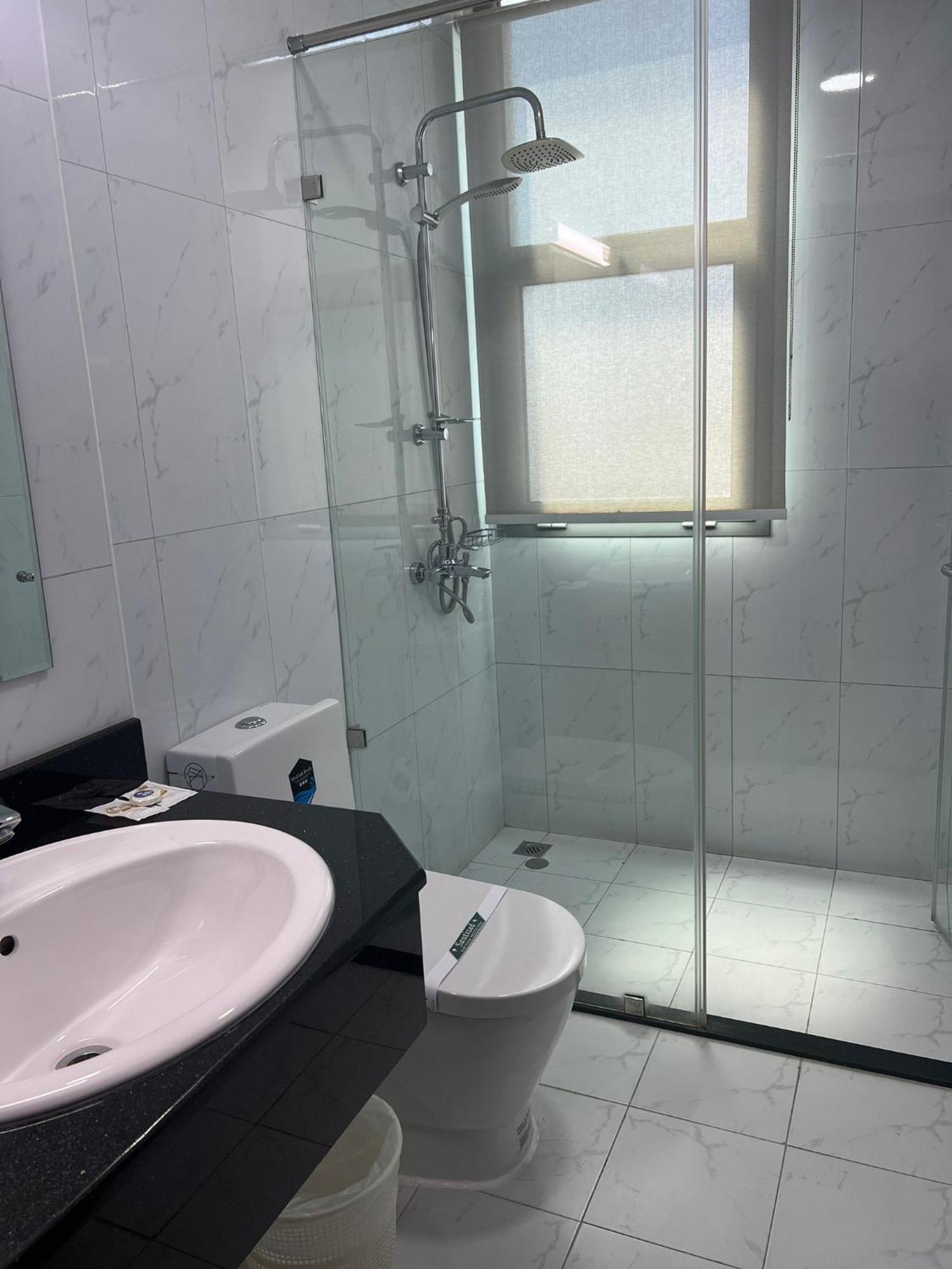 Sirius Tower Aparthotel Манама Екстериор снимка