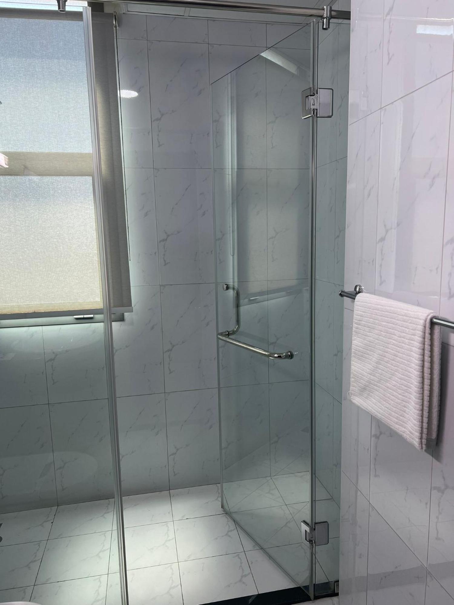 Sirius Tower Aparthotel Манама Екстериор снимка