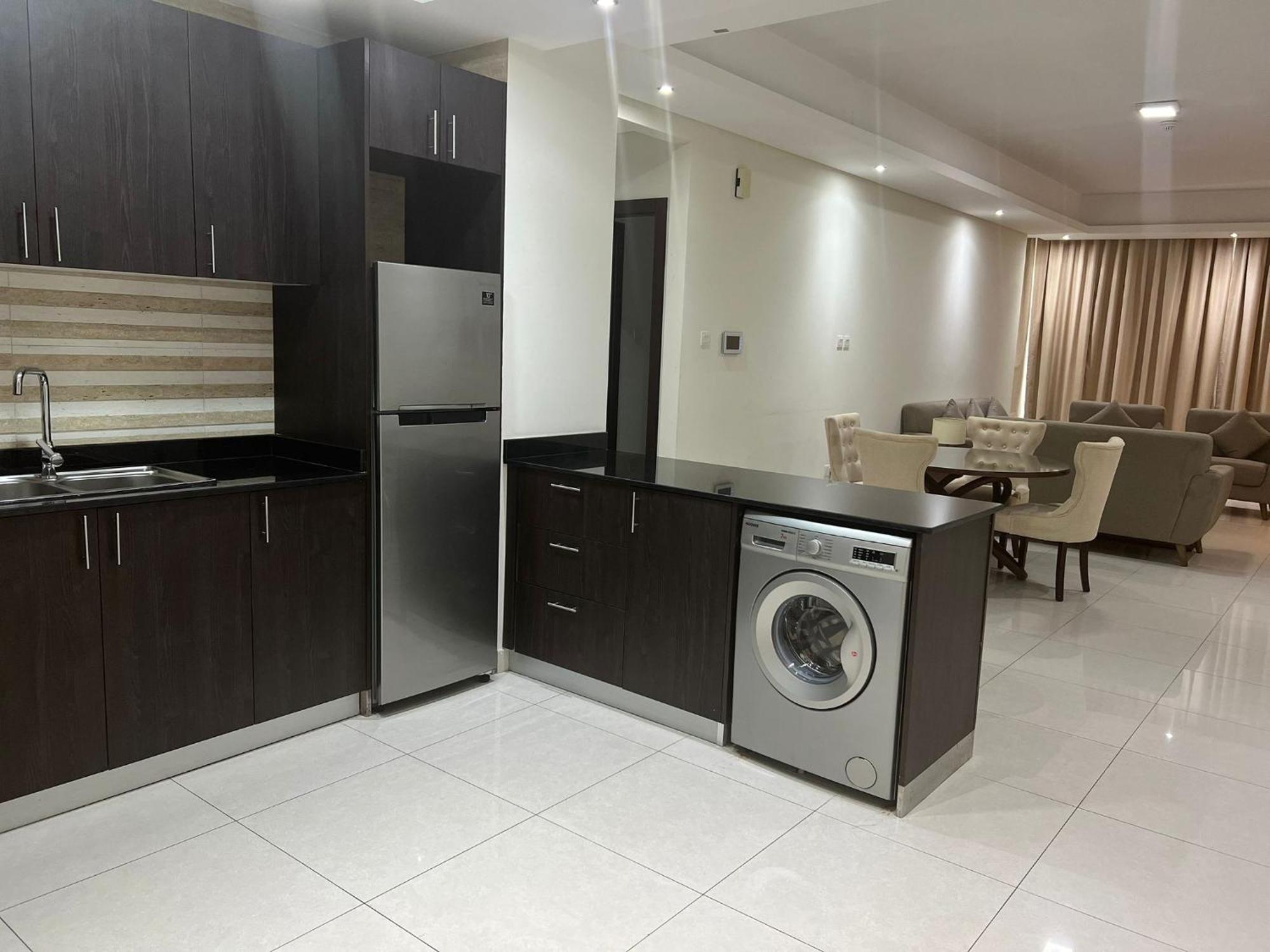 Sirius Tower Aparthotel Манама Екстериор снимка