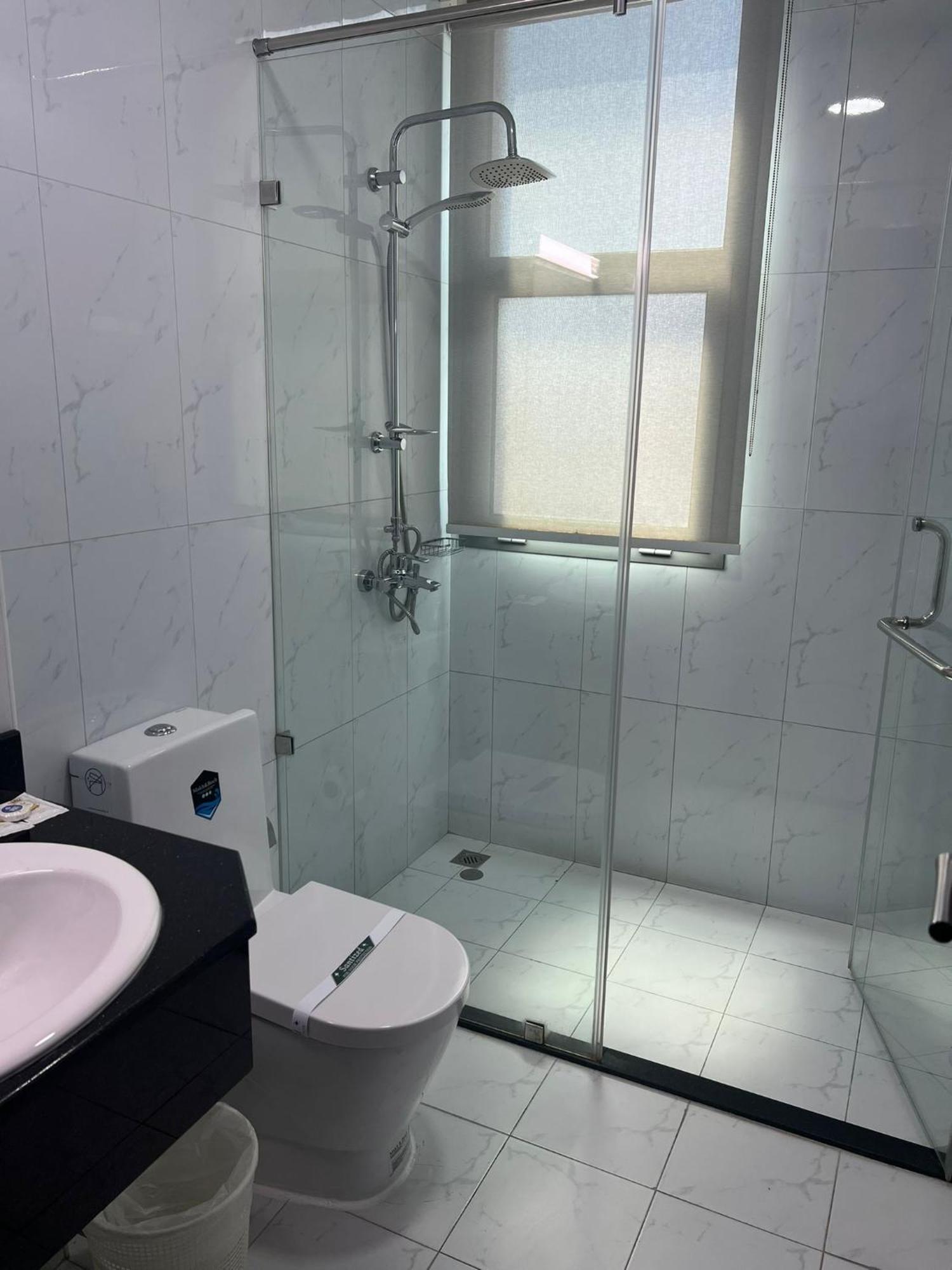 Sirius Tower Aparthotel Манама Екстериор снимка