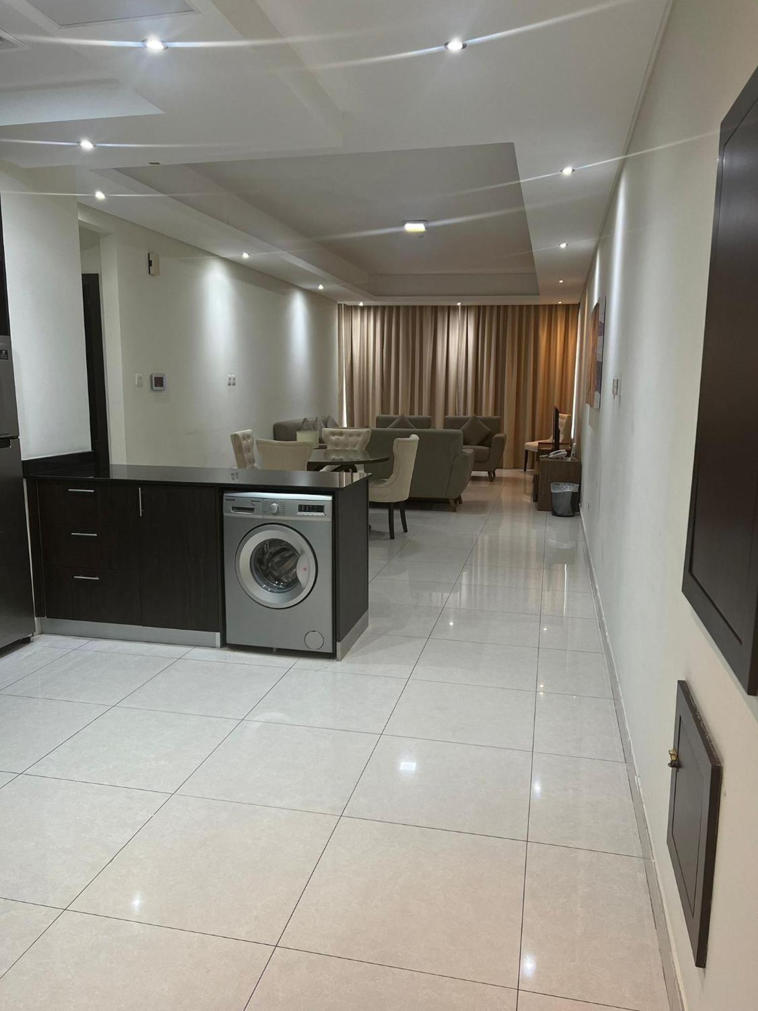 Sirius Tower Aparthotel Манама Екстериор снимка