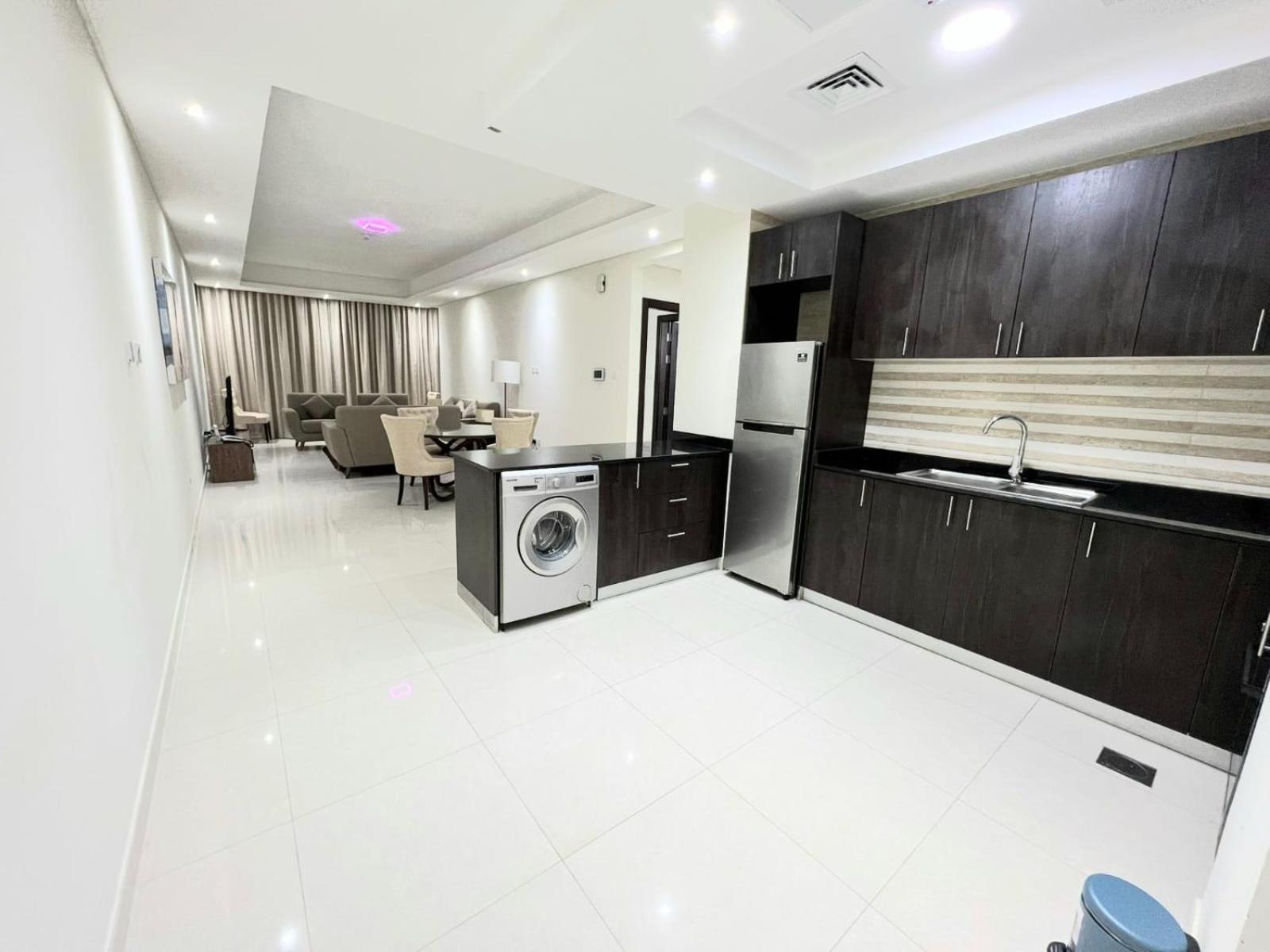 Sirius Tower Aparthotel Манама Екстериор снимка